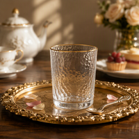 Verre à whisky texturé martelé avec bord doré, style Old Fashioned, pour cocktails, bourbon, bar, et lait