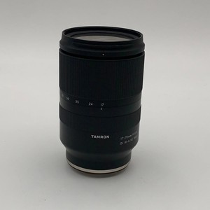 Objectif zoom standard <span class=keywords><strong>Tamron</strong></span> 17-70mm F/2.8 Di III-A VC RXD d'occasion pour monture E avec stabilisation d'image pour <span class=keywords><strong>appareil</strong></span> <span class=keywords><strong>photo</strong></span> - Product Image 4