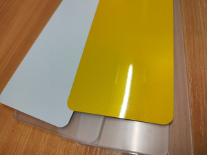 Plaque d'<span class=keywords><strong>Immatriculation</strong></span> de Voiture Acrylique Vierge Personnalisée du Royaume-Uni 11x52cm avec Chiffres et Lettres 4D et Films Réfléchissants Jaunes et Blancs - Product Image 4