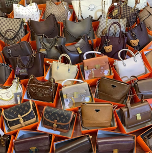 Lot de sacs de marque d'occasion de haute qualité en balles – Sacs à bandoulière usagés de marque - Product Image 2