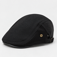 Casquette plate ajustable multi-textures noir pur avec boucle bronze pour hommes et femmes, style minimaliste, idéale pour les occasions décontractées ou les fêtes, vente en gros
