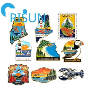 Magnete, Spilla, Distintivo da Bavero Personalizzato in Metallo Smaltato con Mappa della Bandiera dello Stato del Maine degli Stati Uniti, Souvenir da Viaggio per la Spiaggia, Regalo all'Ingrosso - Product Image 1