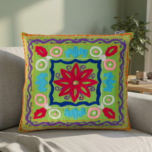 Vente en gros de housse de coussin décorative carrée verte brodée à la main avec le dernier design - Product Image 2