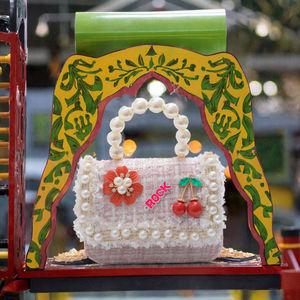 2025 四季通用奢华女童迷你糖果图案纽扣闭合公主时尚 PU 儿童手袋钱包 - Product Image 2