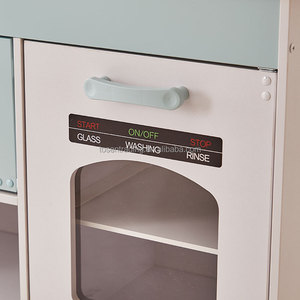 Cuisine de jeu en bois chaleureuse avec machine à glaçons, ustensiles de cuisine, cuisinière qui s'allume et sonore pour enfants - Product Image 6