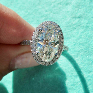 Anello a Forma Ovale Stile Matrimoniale per Donne - Product Image 4
