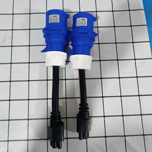 Adaptador de Carga Tesla 32A 250V con Conector a Prueba de Salpicaduras para Actualización Retrofit - Product Image 1
