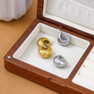 ต่างหูห่วงไทเทเนียมทรงเกี๊ยวสไตล์ยุโรปอเมริกันสำหรับผู้หญิง เครื่องประดับแฟชั่นสำหรับงานปาร์ตี้ สีเงิน สีทอง - Product Image 2