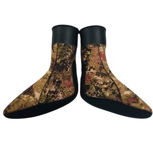 <span class=keywords><strong>Muta</strong></span> <span class=keywords><strong>da</strong></span> Immersione Premium OEM di Fabbrica in Neoprene Mimetico con Cappuccio <span class=keywords><strong>Muta</strong></span> <span class=keywords><strong>da</strong></span> Snorkeling a Cella Aperta Colorata per Pesca Subacquea - Product Image 5