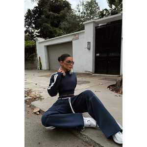 Conjunto de Traje de Pantalón Azul Marino para Mujer - Product Image 1