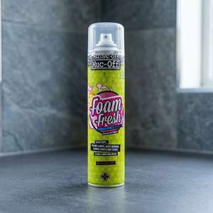 Muc-Off Foam Refresh 400ml Spray Nettoyant Moussant pour Intérieurs de Casques et Plus Encore - Product Image 3