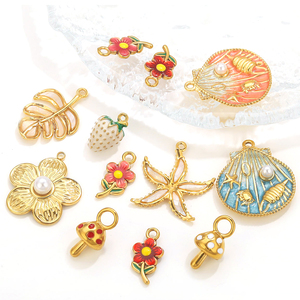 Floración de Verano y Costa |   Colgantes de acero inoxidable chapados en oro PVD de 18K con diseño de flor y estrella de mar esmaltados para la fabricación de joyas DIY - Product Image 1