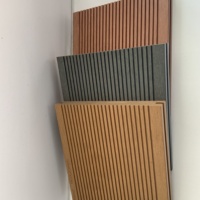 Nouvelle conception de panneaux de terrasse en bois composite solide avec texture de sol lettonne pour l'extérieur