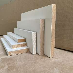 Plinthe en pin radiata apprêtée, moulage décoratif en bois - Product Image 5