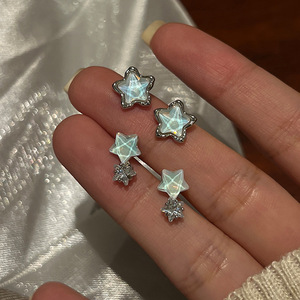 Pendientes de estrella de Metal de circón diseño femenino sentido nicho personalidad Simple todo temperamento moda Vintage pendientes - Product Image 3
