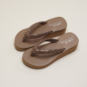 Factory direct sale of fashionable women's shoes with trendy platform heels, outdoor thick-soled casual <b>flip</b>-<b>flops</b> for summer. - Product Image 4