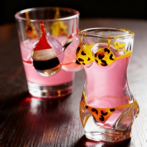 Bikini sexy à seins à fond épais Mini verre de tir peint à la main Corps d'homme femmes seins uniques en forme de buste en verre à liqueur - Product Image 1