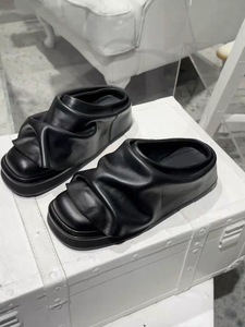 Nouveautés, mode unisexe, semelle épaisse, pantoufles décontractées en <span class=keywords><strong>cuir</strong></span> véritable <span class=keywords><strong>noir</strong></span>, mules, sabots pour femmes et hommes - Product Image 2