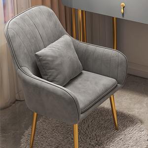 Chaise <span class=keywords><strong>de</strong></span> manucure moderne et luxueuse légère avec dossier pour filles tabouret <span class=keywords><strong>de</strong></span> maquillage célèbre sur Internet pour chambre à coucher simple coiffeuse et chaises <span class=keywords><strong>de</strong></span> salle à manger - Product Image 1