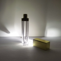 Vente en gros de tubes vides de brillant à lèvres LED carrés dorés brillants en noir mat de 5ml 7ml 8ml avec lumière LED et miroir