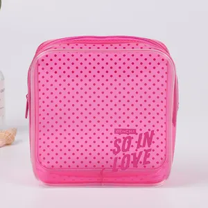 حقيبة صغيرة شفافة من البلاستيك بتصميم وردي للسفر للحصول على مستحضرات التجميل والماكياج مزودة بشعار