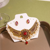 Ensemble de bijoux de mode Kundan, collier rond en perles de style bohème indien vintage, boucles d'oreilles à clous en diamant, luxe nuptial