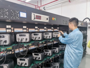 สถานีไฟฟ้าเคลื่อนที่ 7200W US UK สำหรับขายส่ง ใช้แบตเตอรี่ LiFePO4 เครื่องกำเนิดพลังงานแสงอาทิตย์ 230V 60HZ MPPT รองรับการชาร์จพลังงานแสงอาทิตย์สูงสุด 3700W พร้อมบริการดรอปชิปปิ้ง - Product Image 4