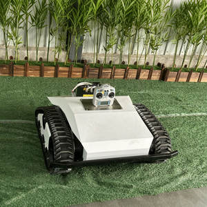 Les tondeuses à chenilles sont une nouveauté pour l'entretien des espaces verts des parcs urbains. Les tondeuses électriques intelligentes peuvent monter facilement les pentes. - Product Image 2