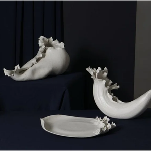 Ensemble de vases en céramique blanche de luxe antique, design abstrait irrégulier, pour la décoration de la maison, des mariages et des restaurants - Product Image 1