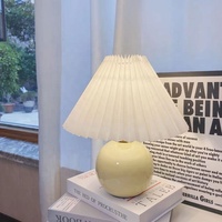 Lampe de table LED plissée à intensité variable, blanc chaud, avec base sphérique en bois, design moderne et créatif, pour hôtel