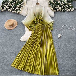 Ensemble 2 pièces tendance pour femme : Cardigan à taille nouée dégradé de couleurs et jupe mi-longue plissée taille haute - Product Image 1