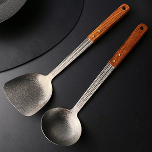 Juego de espátula y cuchara de titanio puro con mango de madera, utensilios de cocina resistentes al calor para cocinar sopa y revolver - Product Image 1