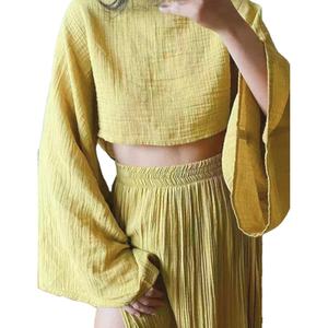 Ensemble deux pièces élégant en lin mélangé sur mesure pour femme, idéal pour les loisirs et les vacances, avec haut taille haute et design unique à fente - Product Image 3