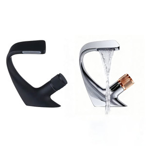 Grifo de cisne de lavado cromado con núcleo de válvula de cerámica de latón macizo de oro rosa de un solo mango de lujo moderno para grifos de lavabo de baño de Hotel - Product Image 1