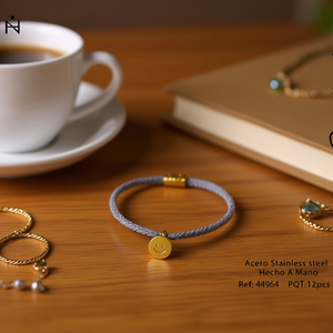 Bracciale Charm Angelina Placcato Oro in Acciaio Inossidabile con Faccina Sorridente, Gioiello Unisex alla Moda, Idea Regalo - Product Image 5