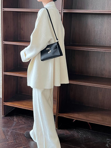 Nouvelle arrivée 2025, <span class=keywords><strong>tenue</strong></span> <span class=keywords><strong>3</strong></span> pièces pour femmes, style minimaliste français de luxe : cardigan sans col + camisole à col rond + pantalon large - Product Image 4