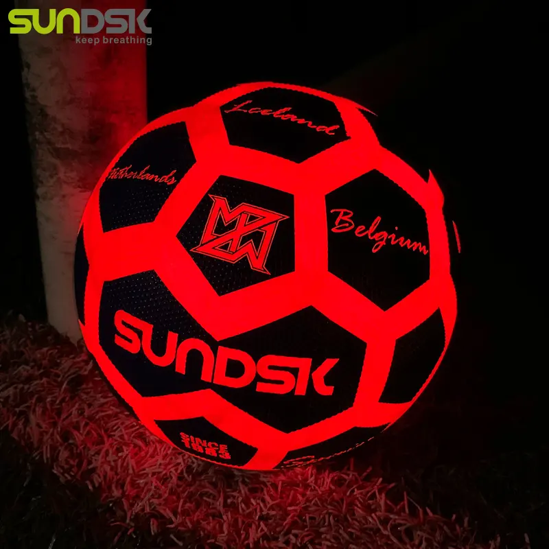 Boyutu 5 işıklı light up glow karanlık LED kauçuk futbol topu topu