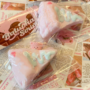 Juguete Antiestrés de Silicona con Forma de Bizcocho Vasco de 8.5cm, Apto para Todas las Edades, Grado Alimenticio, para Aliviar el Estrés - Product Image 3