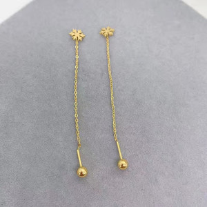 ต่างหูแบบติดหูและแบบเกลียวลายเกล็ดหิมะ ทำจากสแตนเลสสตีลชุบทอง 18K PVD สำหรับผู้หญิง |   ป้องกันการแพ้ กันน้ำ และทนทาน - Product Image 3