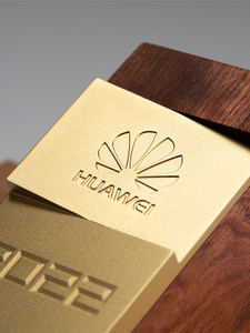 Trofeo Personalizzato in Legno e Oro per Competizioni e Riconoscimenti, Premio per Dipendenti Eccezionali - Product Image 4