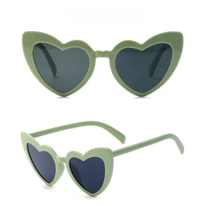 Gafas de sol en forma de corazón a precio barato para despedida de soltera - Product Image 3