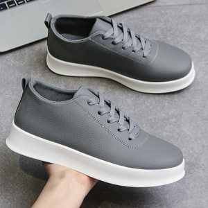 Chaussures décontractées YONGGE bleues pour hommes, style mocassins de skateboard, couleur unie, légères et confortables pour le printemps - Product Image 4