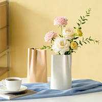 Vase en céramique émaillée colorée style crème française, bouche à pétales froissés, pot en porcelaine pour fleurs séchées hydroponiques, décoration créative pour la maison