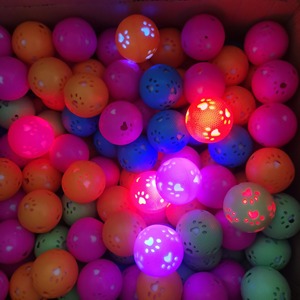 Yeni ve egzotik <span class=keywords><strong>Hollow</strong></span> Paw baskılar topu Bite dayanıklı TPR yıkılmaz Washablerubber Pet elastik top köpek gıcırtılı oyuncak topları - Product Image 4