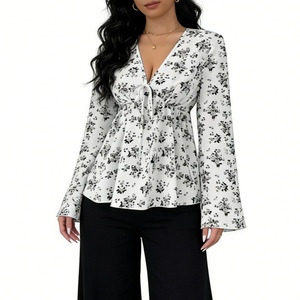 Blusa Peplum con Estampado Floral y Cuello en V para Mujer - Camisa Casual con Cintura Ajustable y Mangas Campana - Product Image 2
