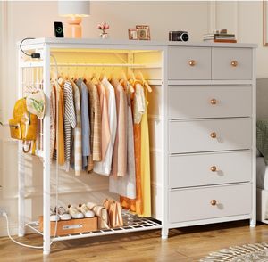 Cómoda Blanca Contemporánea con 4 Ganchos, Estación <span class=keywords><strong>de</strong></span> Carga y Cajones <span class=keywords><strong>de</strong></span> Tela para Dormitorio y Sala <span class=keywords><strong>de</strong></span> Estar - Product Image 1