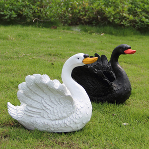 Scultura di Cigno Bianco e Nero in Resina Ornamento da Giardino Impermeabile Dipinto a Mano Decorazione per Vasi da Fiori da Esterno - Product Image 4