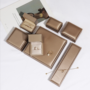 Caja de Joyería de Lujo con Logo Personalizado en Dorado, Diseño Elegante 2022, Empaque para Joyas - Product Image 6