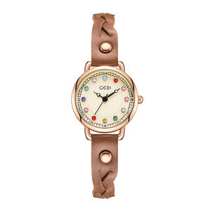 Nouvelle montre pour femme petite taille, style punk, bracelet tissé, design de niche, montre à quartz pour femme - Product Image 4