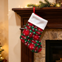 Mini chaussettes de Noël à carreaux rouges et verts avec flocons de neige, décorations suspendues pour cheminée, chaussettes cadeaux de Noël